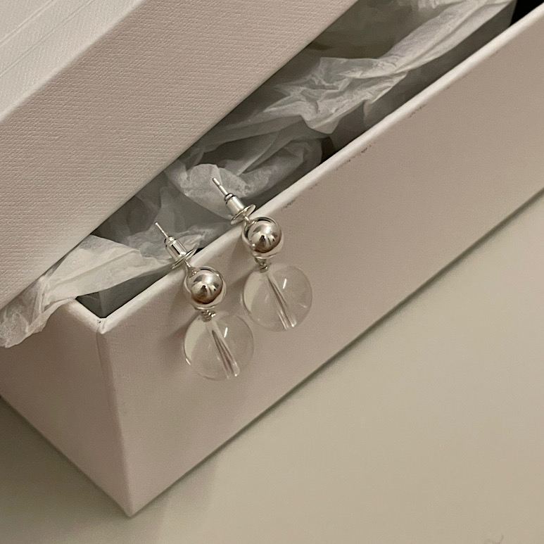 [925 sterling silver] silver ball &amp; white quartz snowball earring  - 실버 볼 &amp; 백수정 드롭 귀걸이