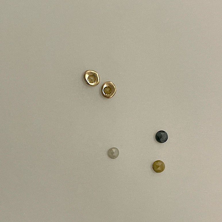 [14k] matt textured informal shaped earrings + rough dia - 14k 인포멀 쉐잎 피어싱 귀걸이 + 러프다이아몬드 (매트 텍스쳐) (한쌍)