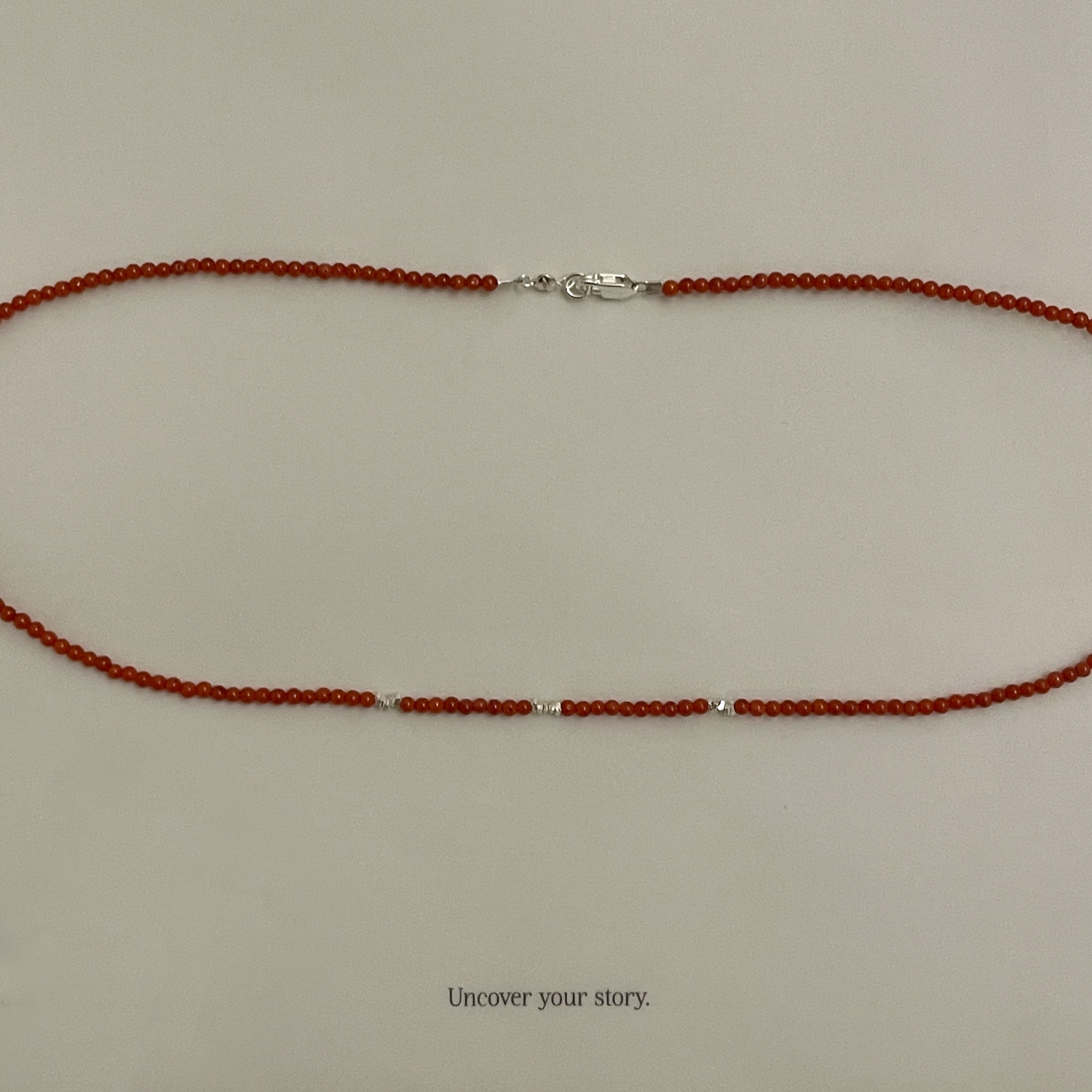 [925 sterling silver] dyed coral beads with petit silver chip necklace - 산호 실버칩 목걸이